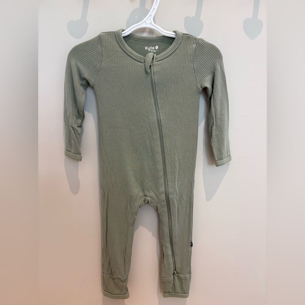 Kyte BABY Sage Ribbed Zippered Romper